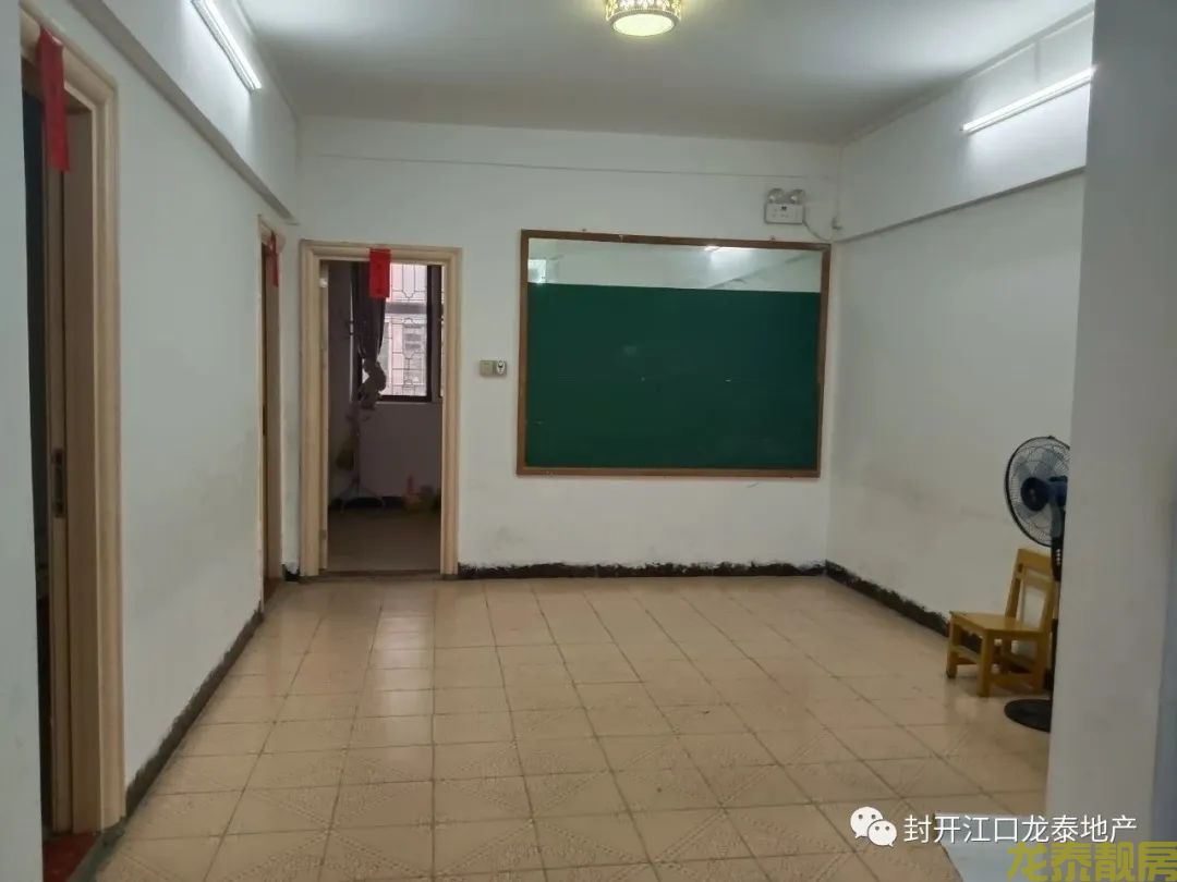 老城区江口步行街3楼 三房户型 