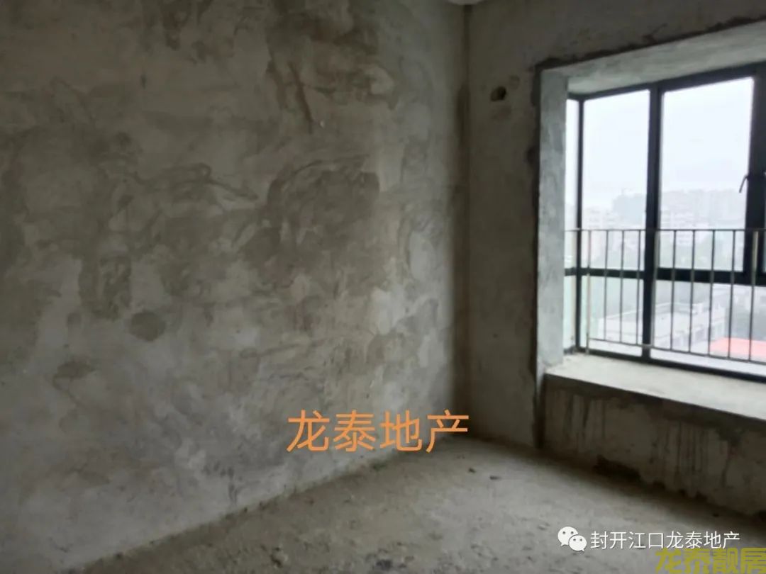 香槟一号电梯8楼毛坯4房