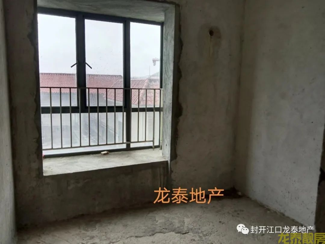 香槟一号电梯8楼毛坯4房