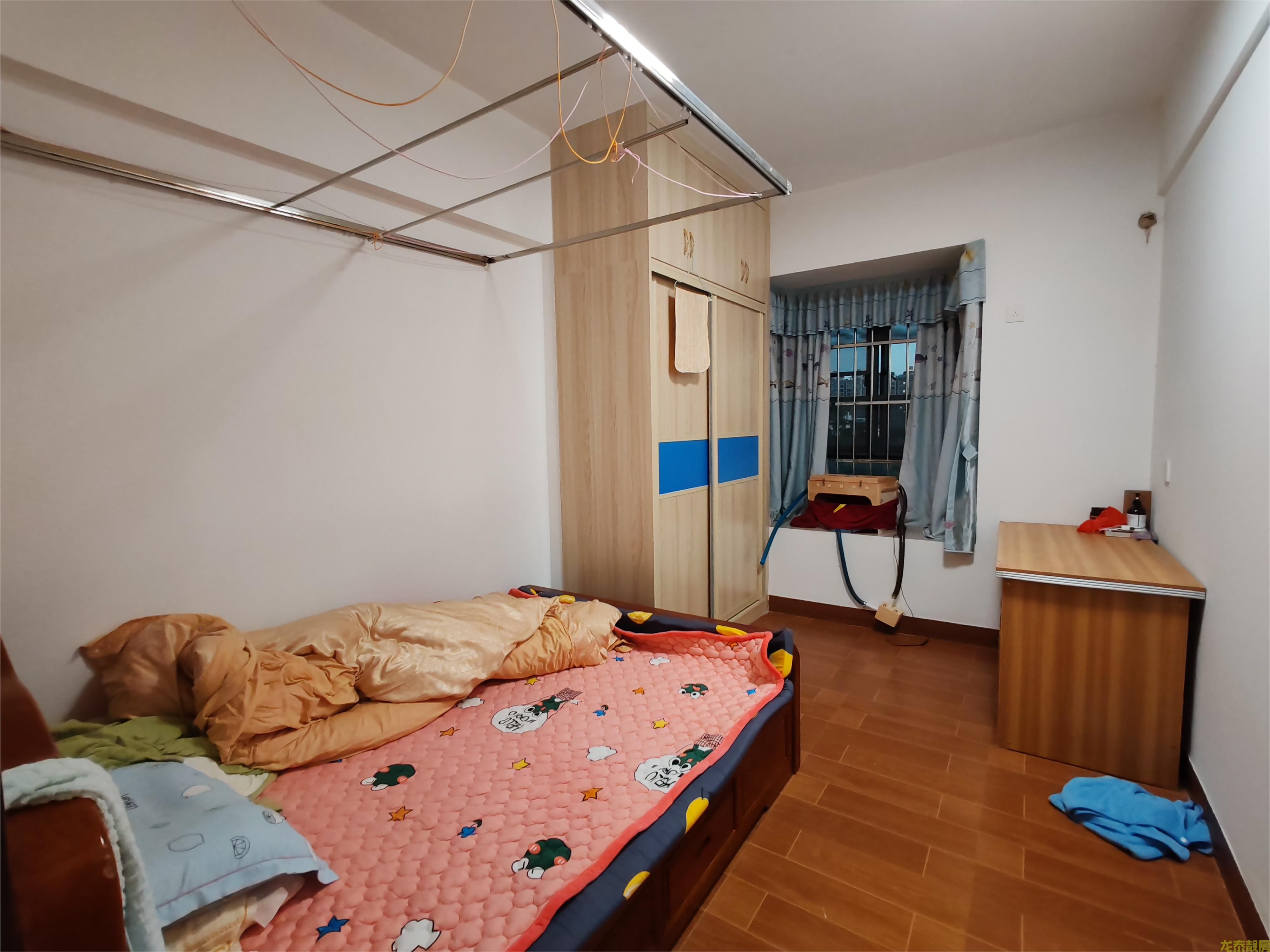 粤江花园，电梯4房，靓楼层