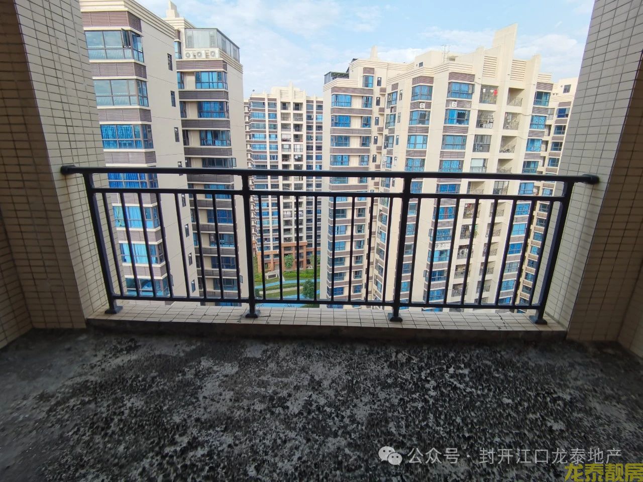 佰隆山河电梯毛坯高层4房