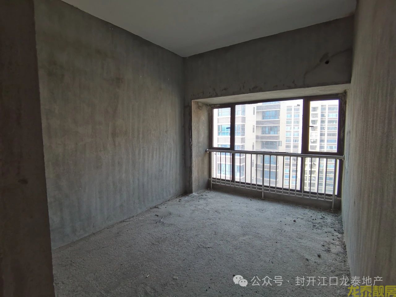 佰隆山河电梯毛坯高层4房