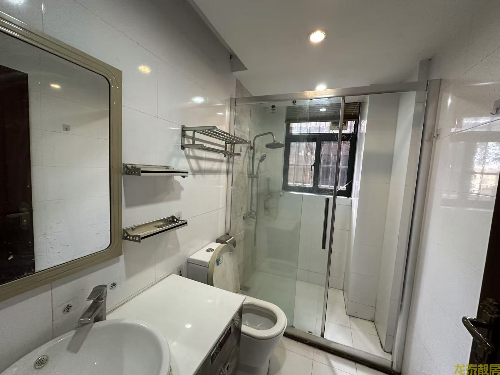 粤江花园电梯房送露台