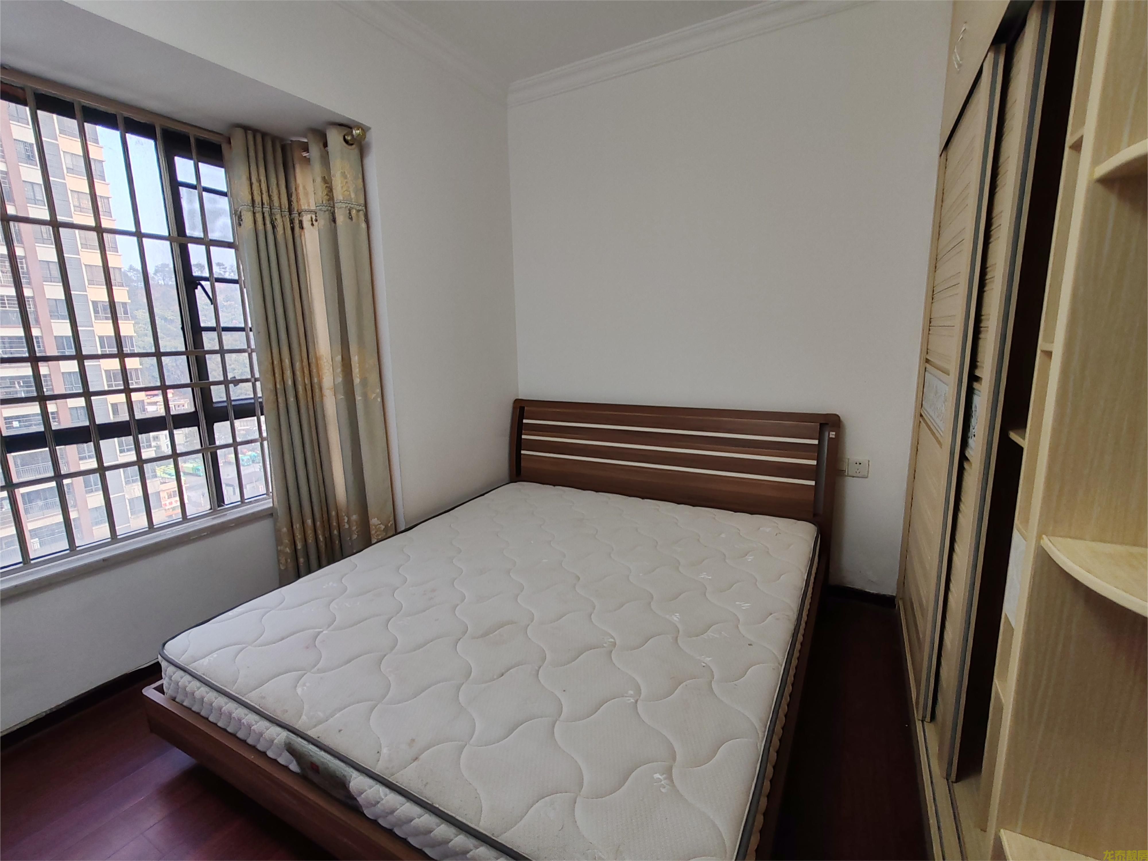 星河国际电梯靓楼层精装单边位