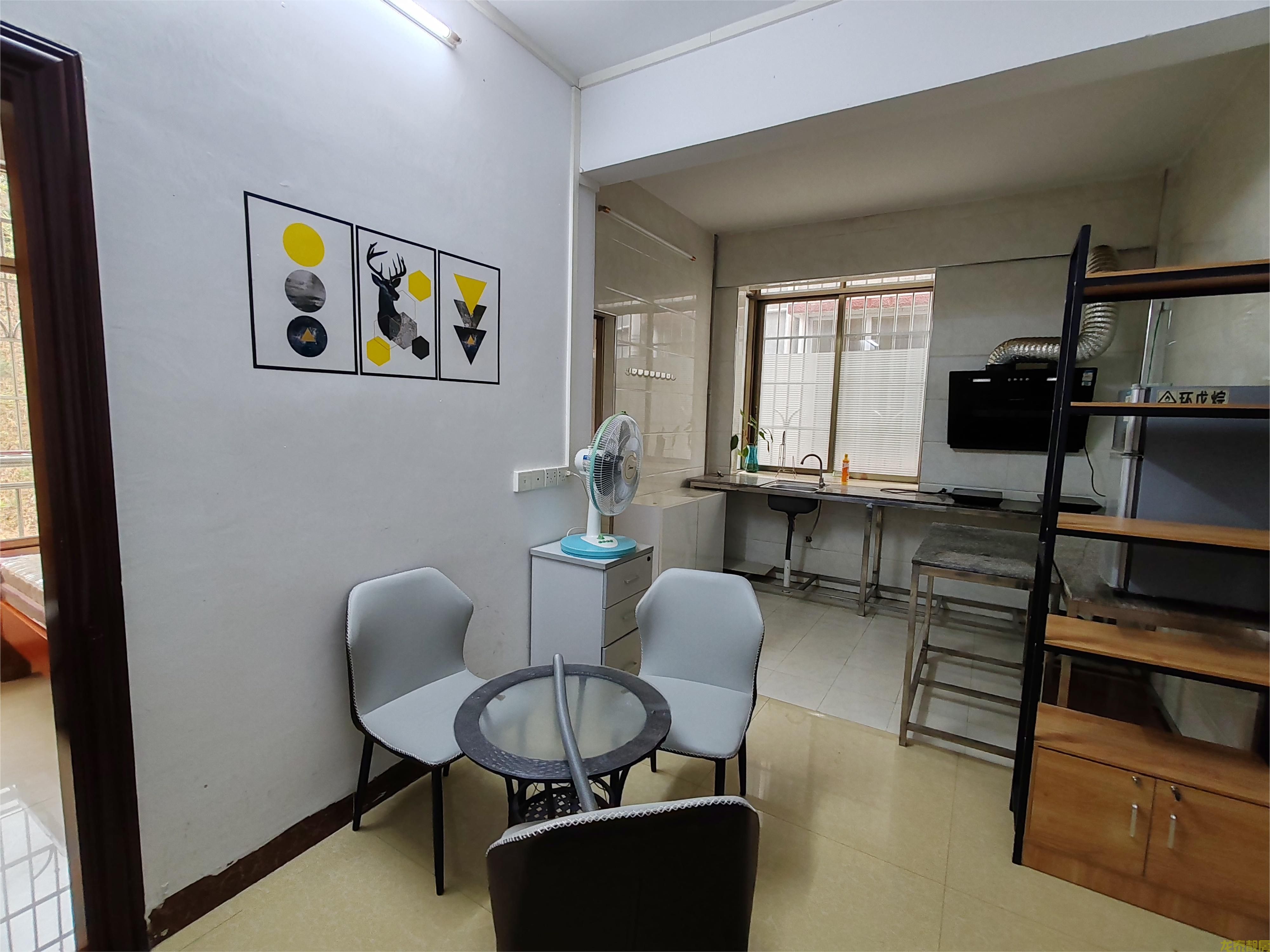 南校附近两房一厅