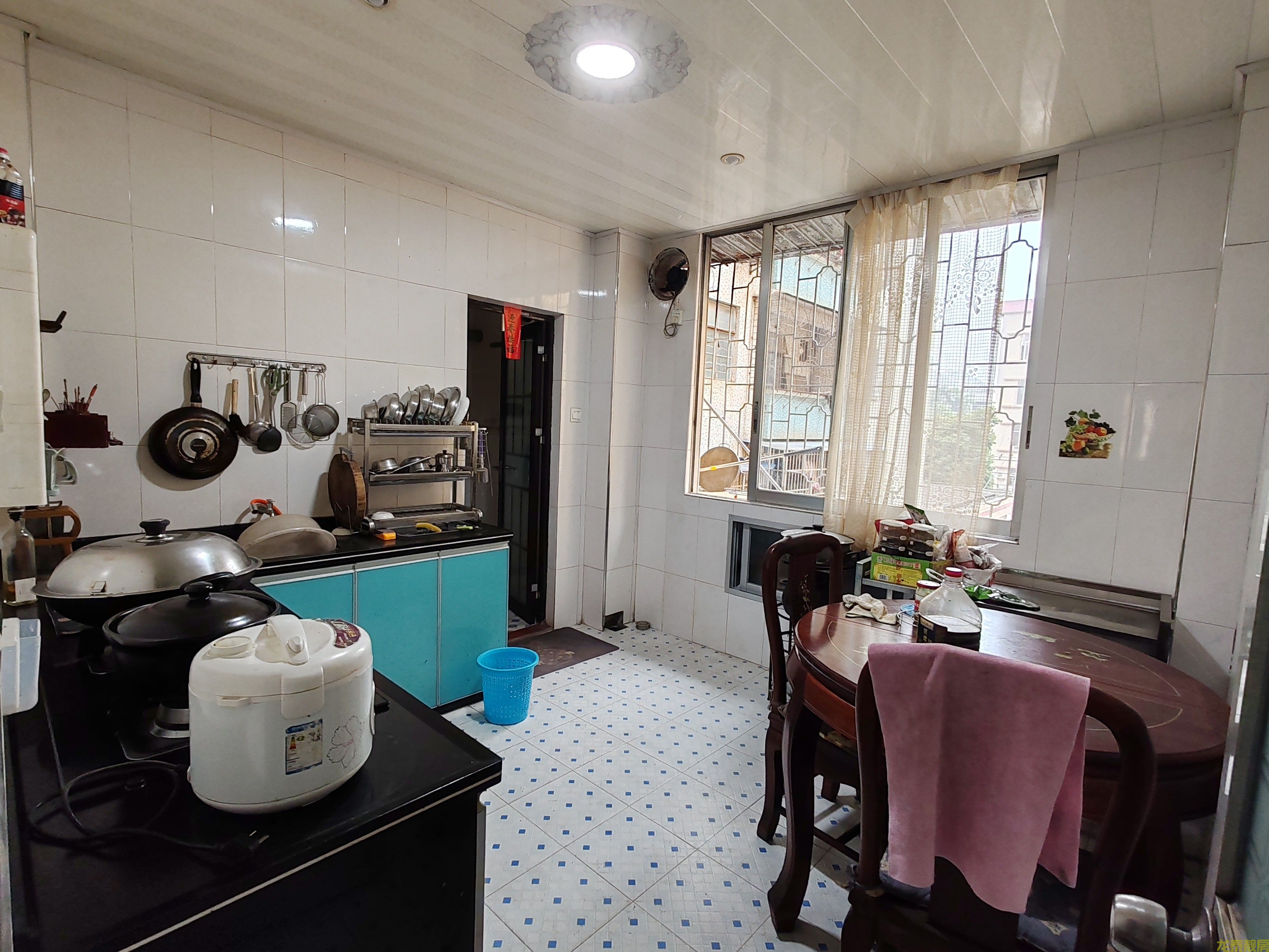 三元教师村步梯三楼