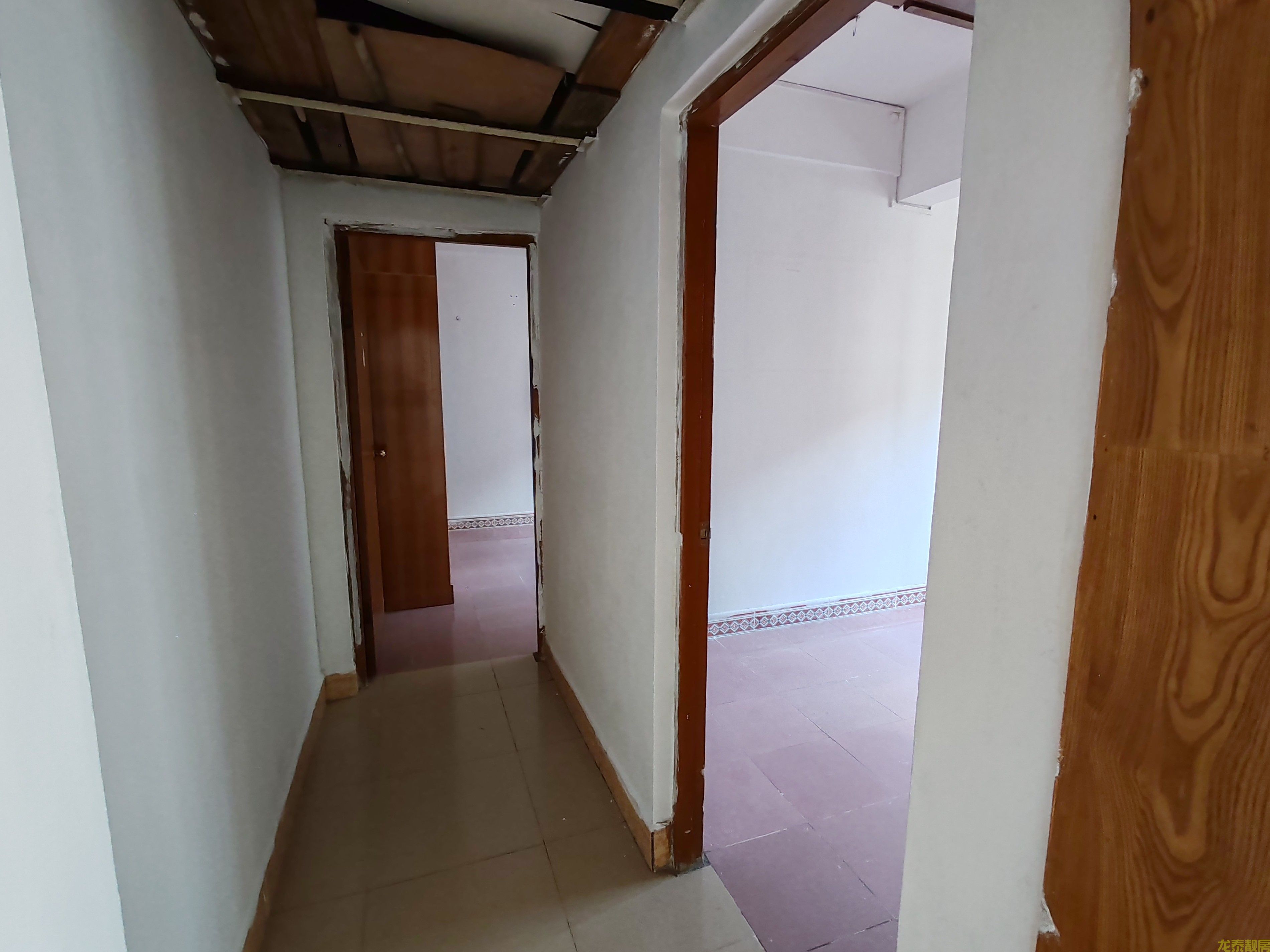 老城区民政局附近步梯三楼