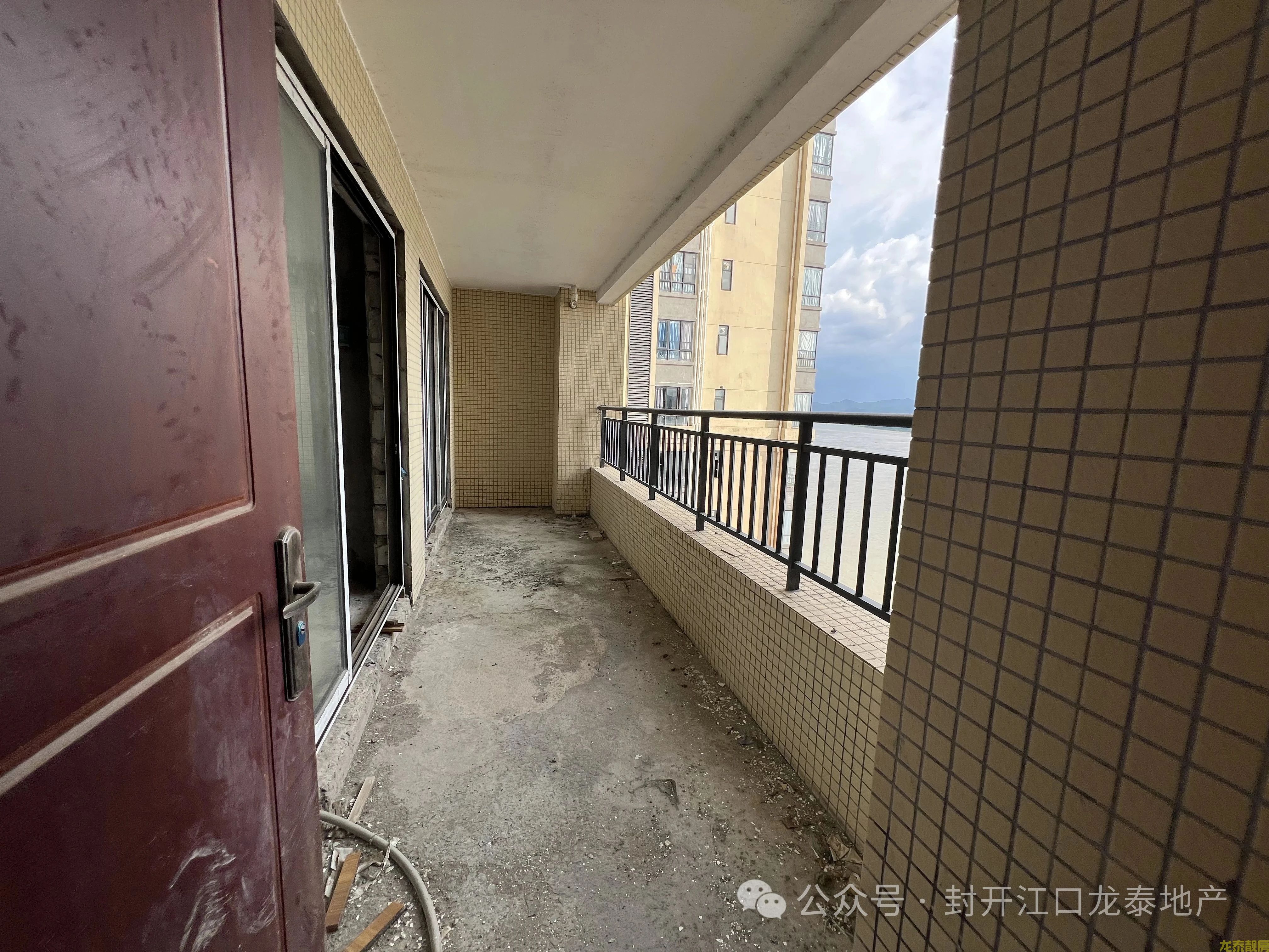 繁华地段 西堤领秀江景靓房