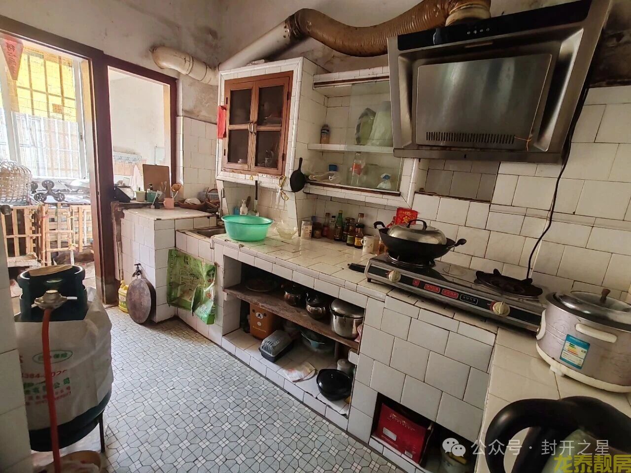 老城区东堤步梯5楼江景三房售16万