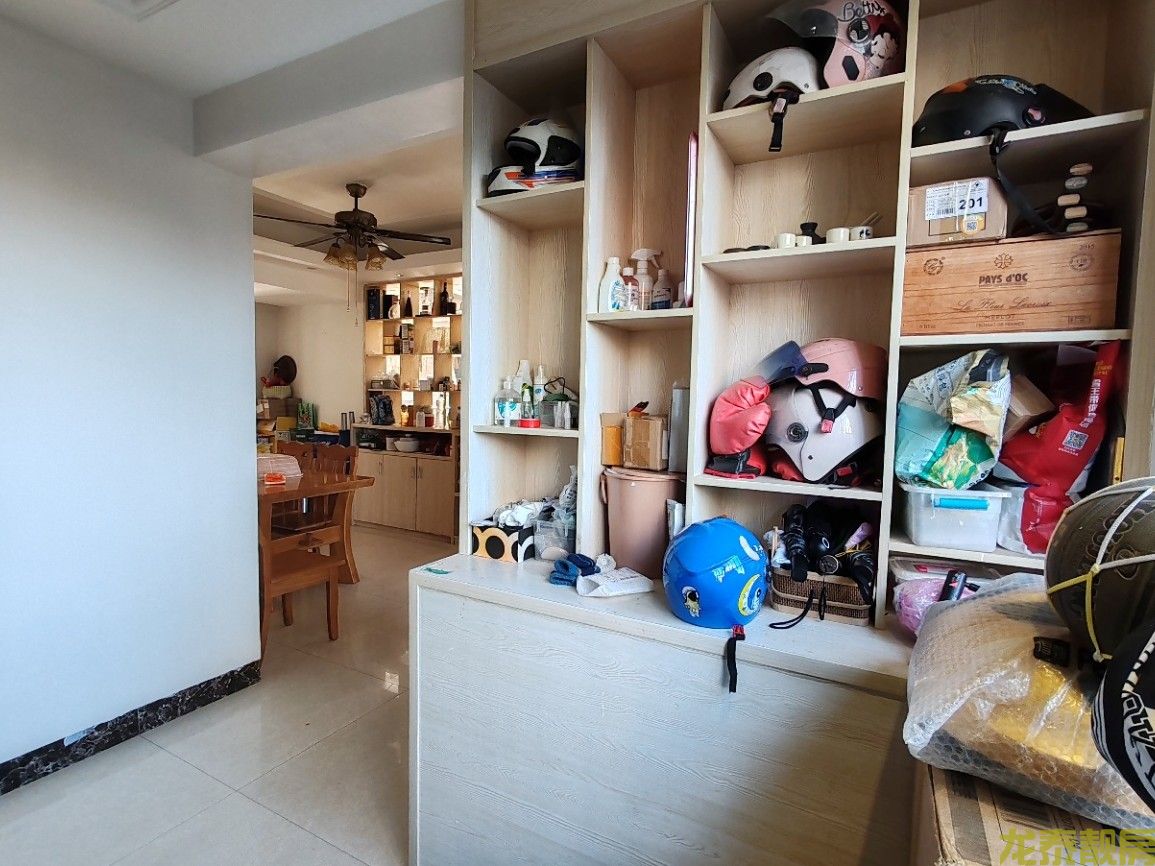 香槟壹号电梯南北对流精装三房送家私家电