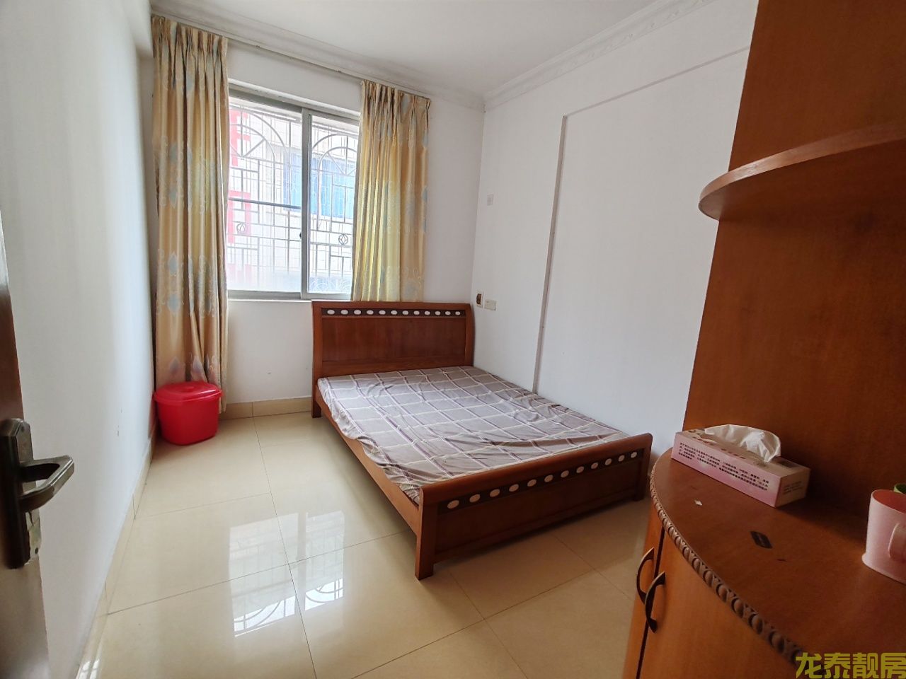 老城区繁华地段旧武装部，二小旁步梯四房