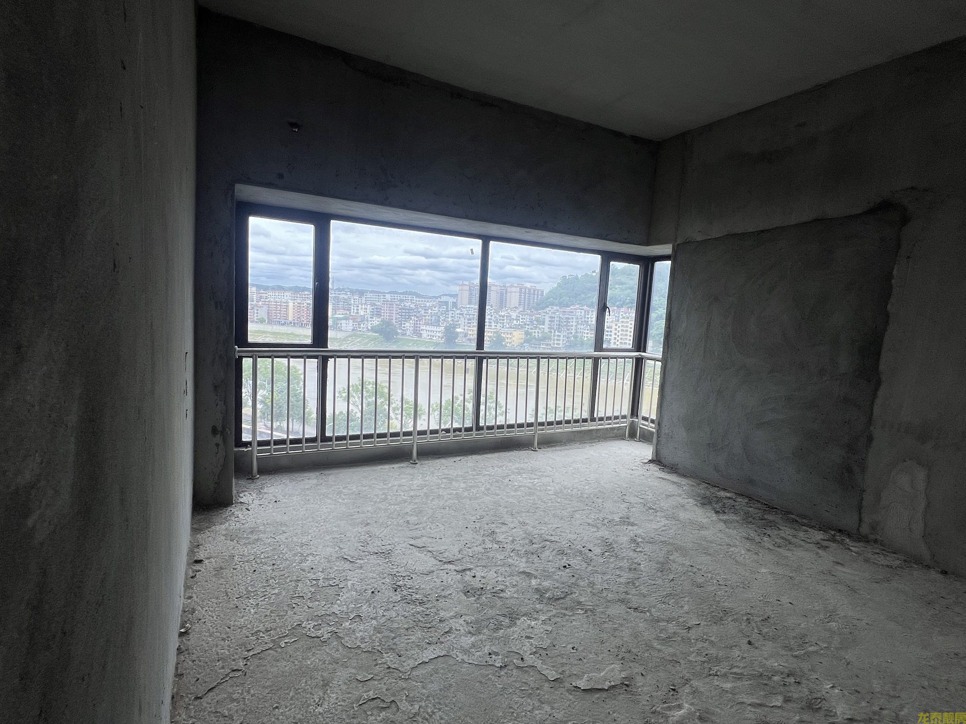 捡漏好房！佰隆山河一线江景单位